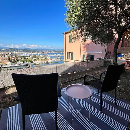 Seaview House Free Parking & Private Garden Appartamento