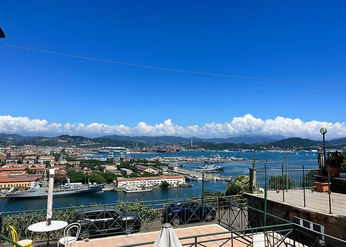 Seaview House Free Parking & Private Garden